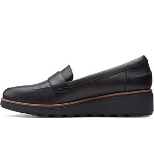 Clarks Women's Sharon Gracie Penny Loafer. 9.5W US